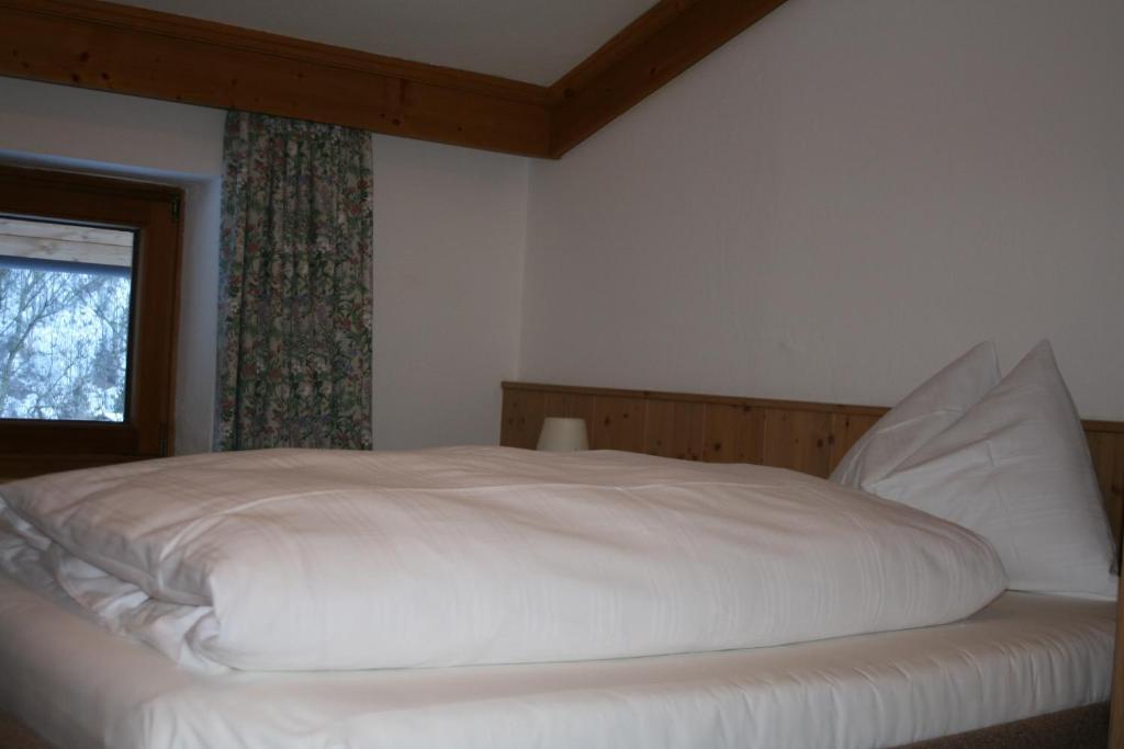 Pension Enzian Saalbach-Hinterglemm Habitación foto